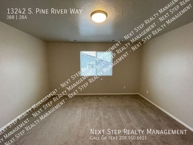 Building Photo - 13242 S Pine River Way