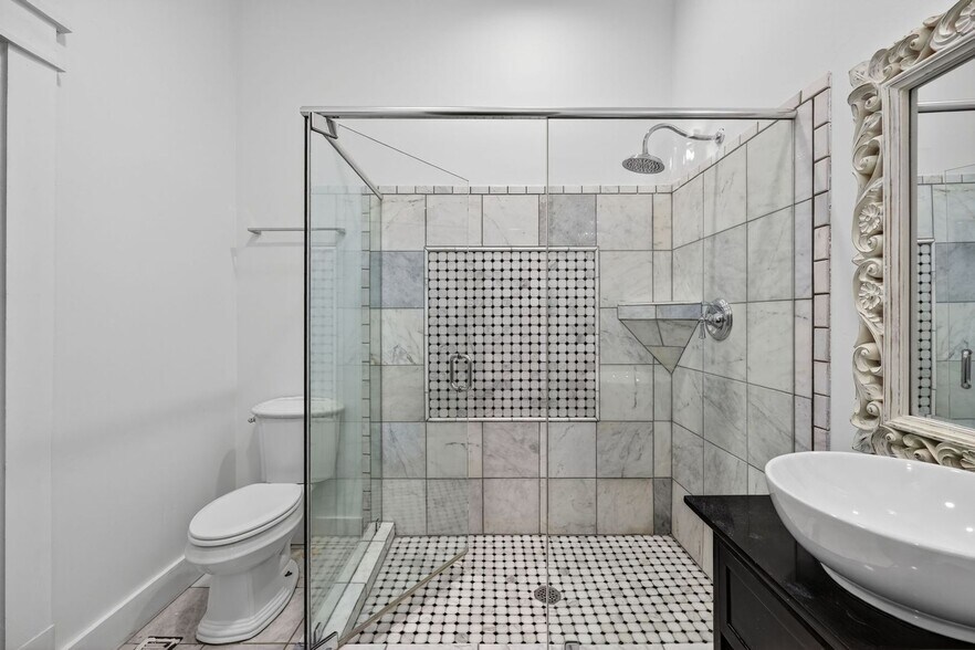 Building Photo - 937 Mansfield St