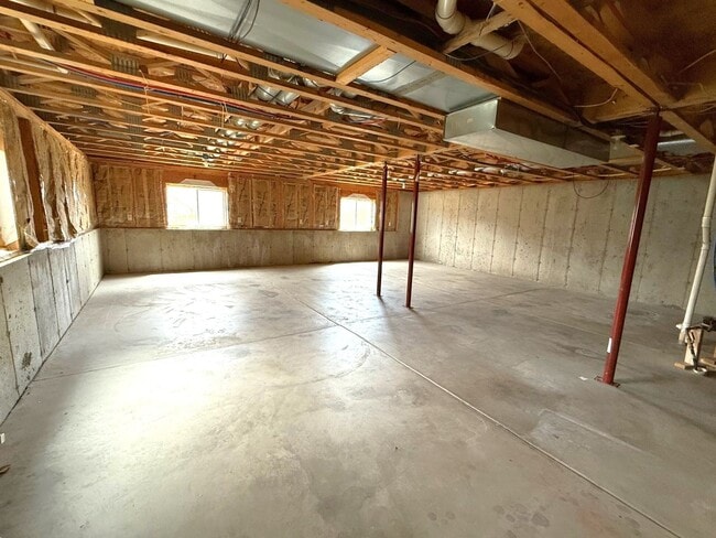 Building Photo - 3 bedroom, 2 bath home with double garage