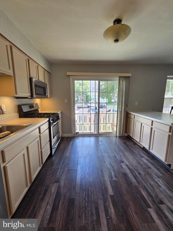 Building Photo - 2601 Gramercy Way