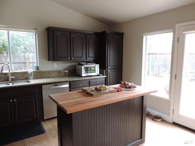 Building Photo - 4150 Manchester Dr