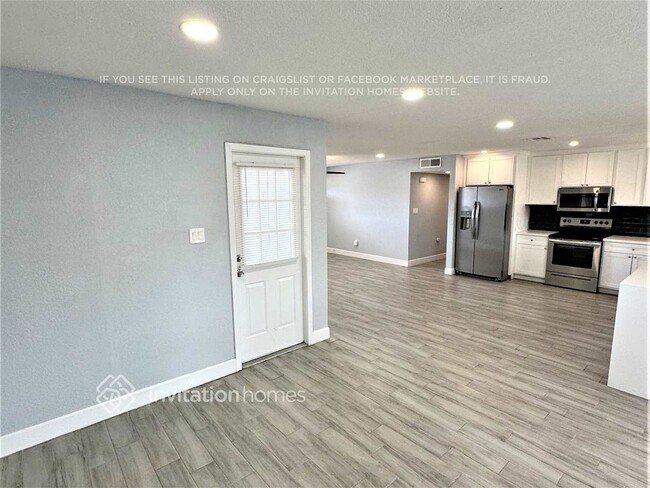 Building Photo - 3017 W Laurel Ln
