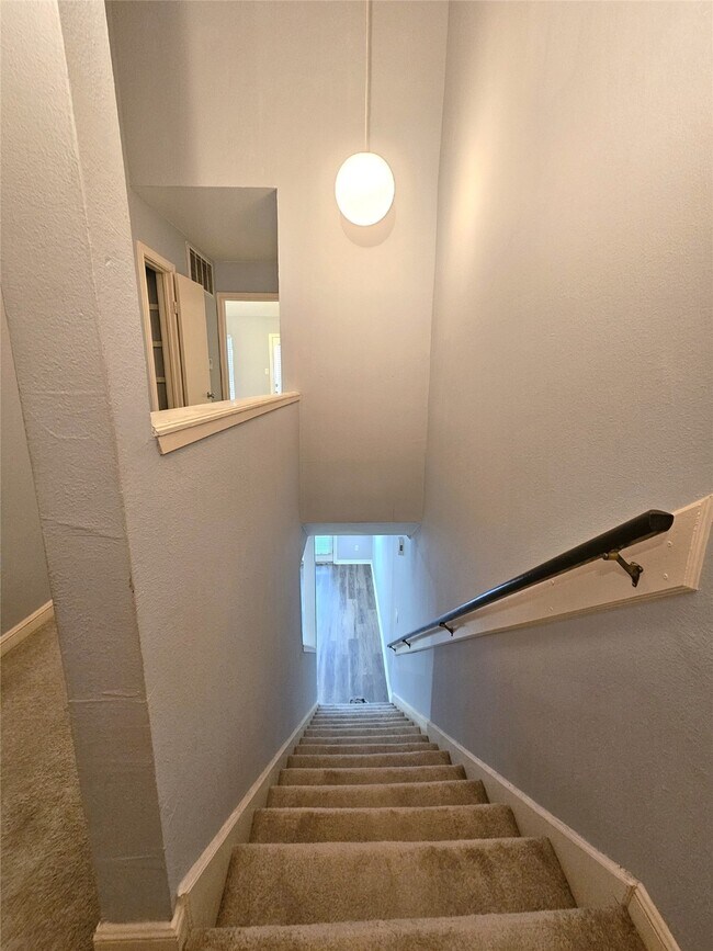 Building Photo - 11710 Southlake Dr