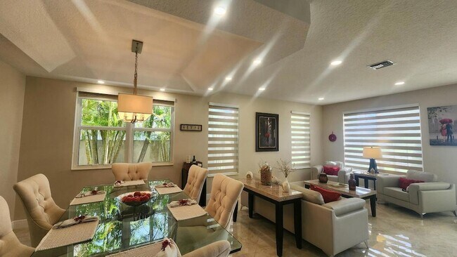 Building Photo - 1851 Corsica Dr