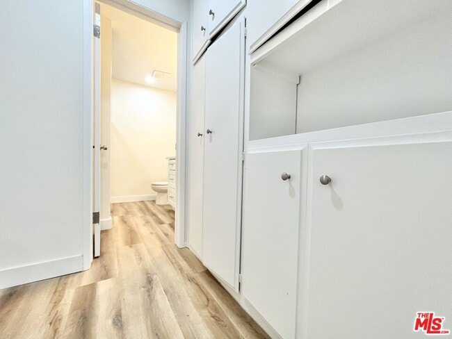 Building Photo - 1784 N Sycamore Ave