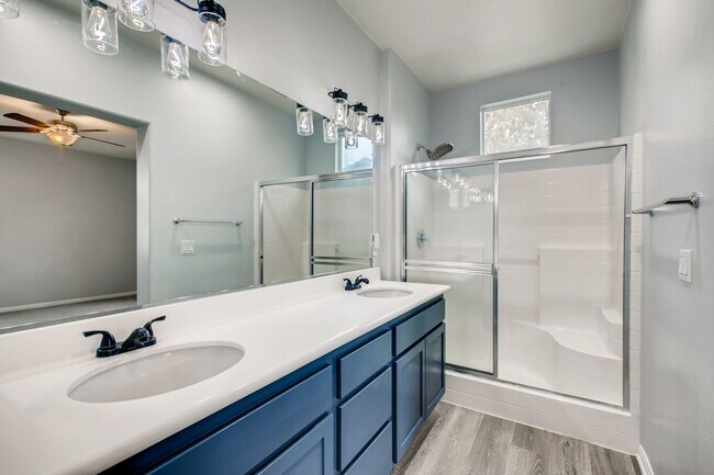 Building Photo - Fantastic 4 Bedroom House in Central San Diego Available in August!!