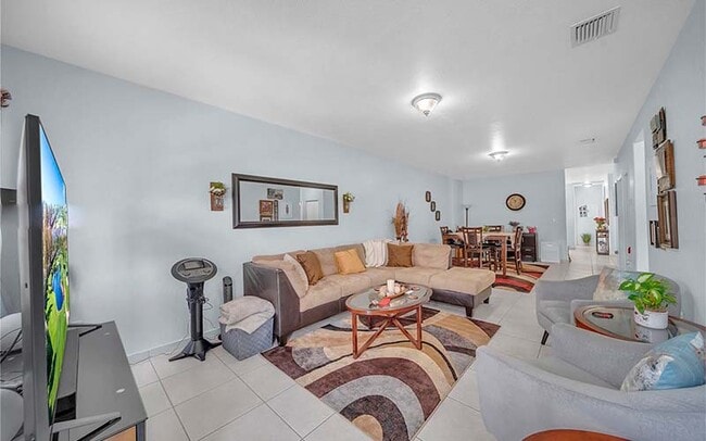 Building Photo - 7567 N Augusta Dr