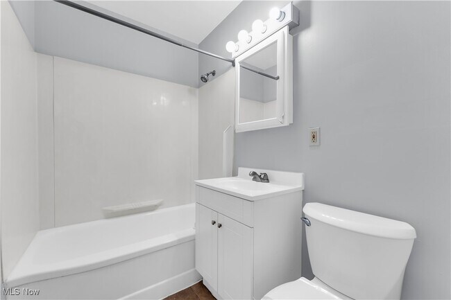 Building Photo - 369 E 232nd St