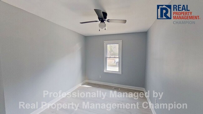 Building Photo - Recently Updated 3 BD/2 BA Home w/Open Floorplan and Attached Carport