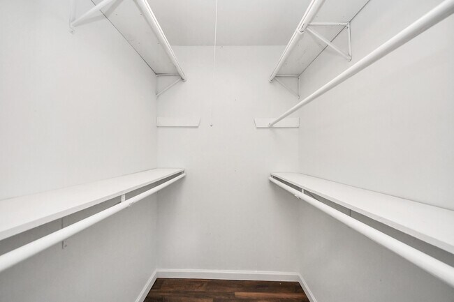 Building Photo - 2405 Pickerton Dr