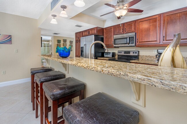 Building Photo - Stunning Oceanfront Furnished Condo in Des...