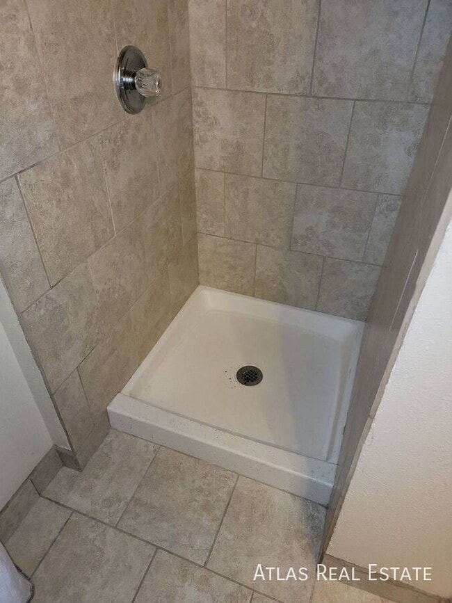 Building Photo - 408 Columbia Rd