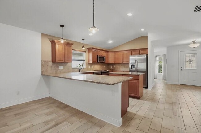Building Photo - 30429 Island Club Dr