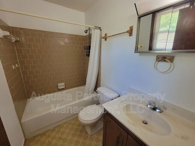 Building Photo - 2803 Ptarmigan Rd