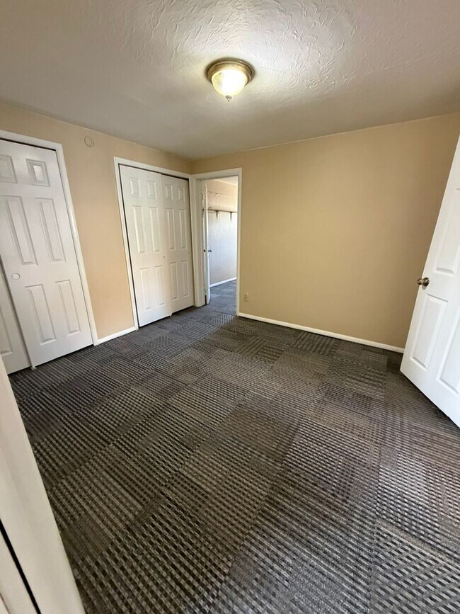 Building Photo - Charming 3 Bedroom Ranch Home for Rent in the Heart of Colorado Springs