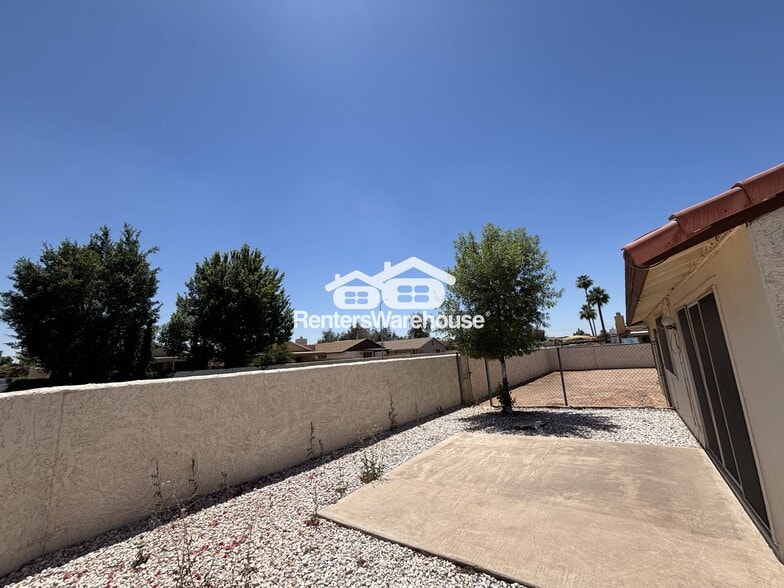 Building Photo - 2126 N Villas Ln