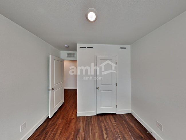 Building Photo - 10465 Beavertail Hill Ave