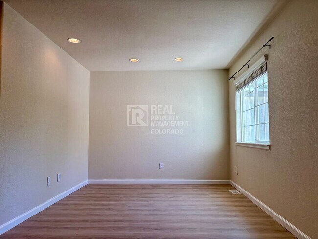 Building Photo - 8512 S Lewis Way