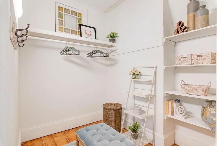 office/closet - 130 Sutton St