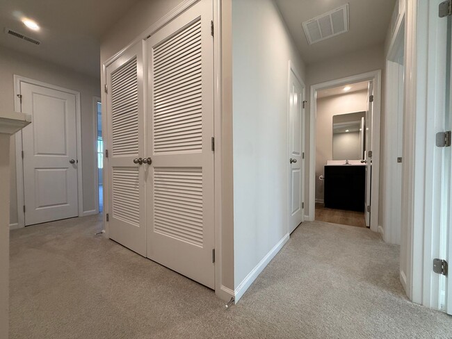 Building Photo - Modern 3-Bedroom Townhouse with Garage & Private Patio