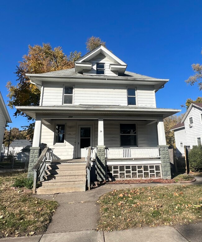 508 W 17th St 508 W 17th St Davenport IA 52803 Apartment Finder