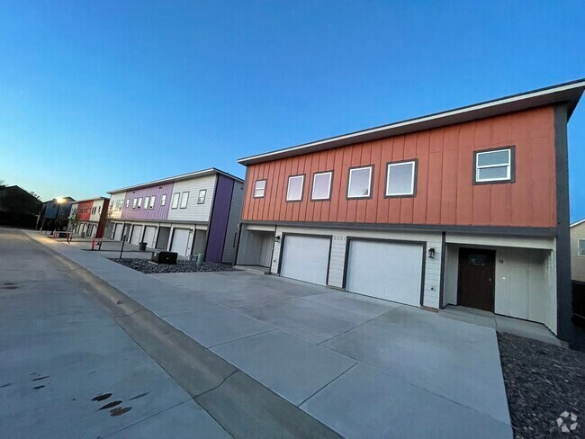 Building Photo - 5711 NE 74th Ct