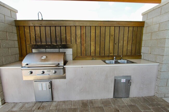 Building Photo - 1110 Shoal River Dr