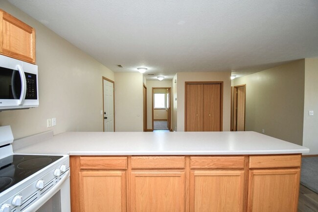 Building Photo - 1422 E Redwood Blvd