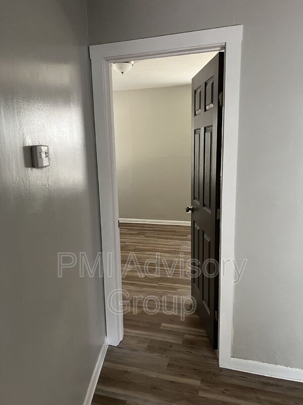 Building Photo - 2618 SE Adams St