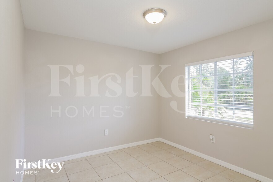 Building Photo - 5473 Wagon Wheel Dr