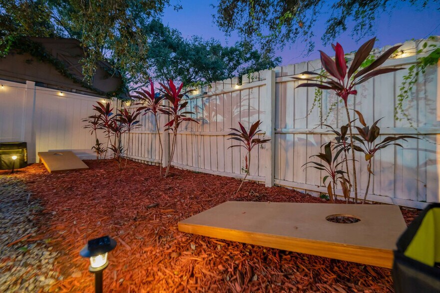 Building Photo - 1905 W St Louis St