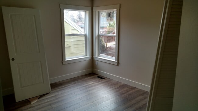 Building Photo - 830 NW Ogden Ave