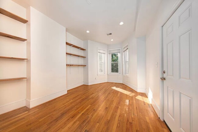 Primary Photo - Charming 2br/1ba Near U St/Shaw with Parking!