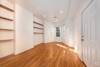 Building Photo - Charming 2br/1ba Near U St/Shaw with Parking!