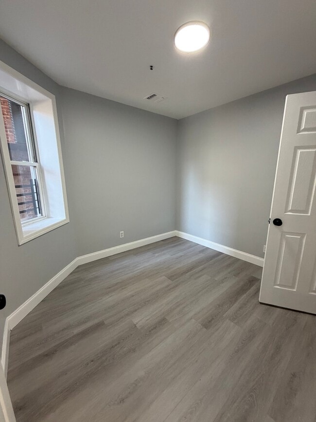 Building Photo - 96 Eaton Pl