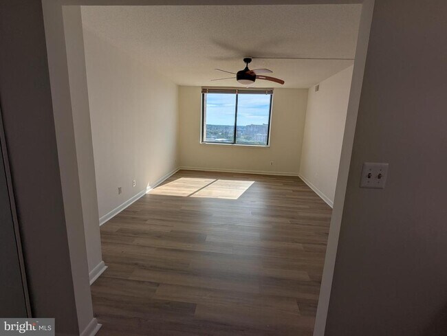 Building Photo - 3709 S George Mason Dr