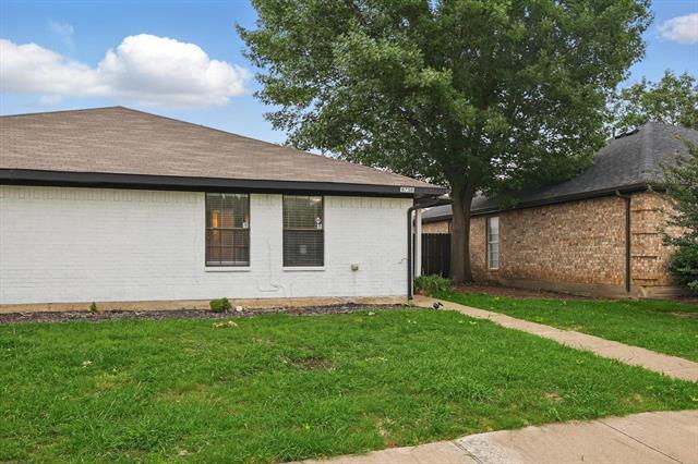 Building Photo - 8738 Hawthorne St