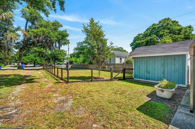 Building Photo - Move-In Ready Home Near Park Circle