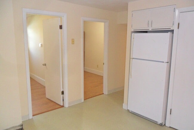 Building Photo - 28 Spring St