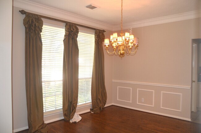 Building Photo - 8510 Green Ash Dr