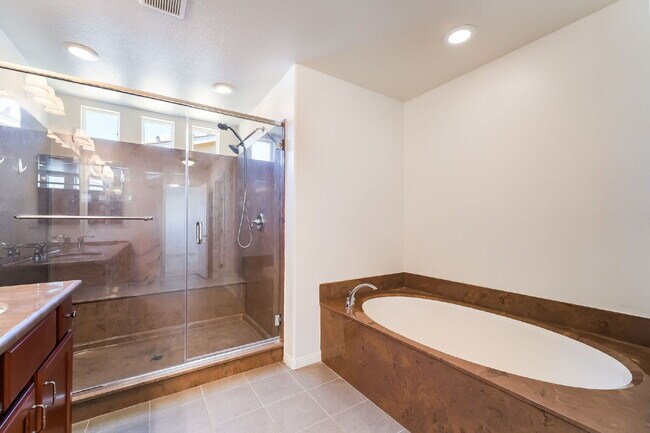 Building Photo - 4 bedroom home, 4 bathrooms,  with a fully self  contained casita with a 3 car garage