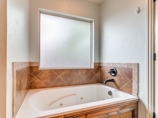 Building Photo - 4 Bedrooms/3Car/Edmond Schools -  Community Pool- Storm Shelter