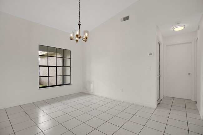 Building Photo - 398 Buttonwood Dr