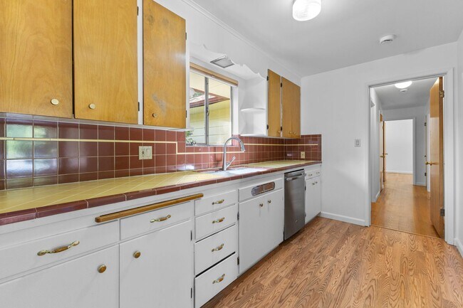 Building Photo - 4bd/2ba Seattle House