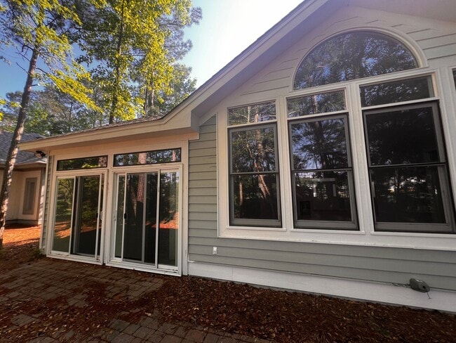 Building Photo - GORGEOUS 3 BEDROOM, 2.5 BATH HOME LOCATED IN TIDEWATER PLANTATION! AVAILABLE NOW!