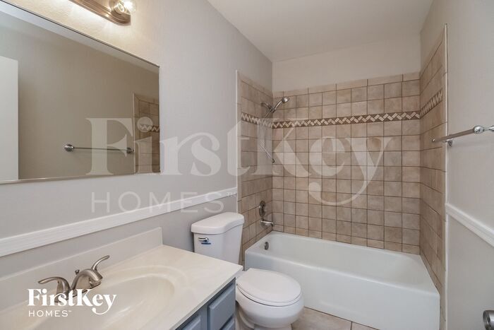 Building Photo - 2413 W Estrella Dr