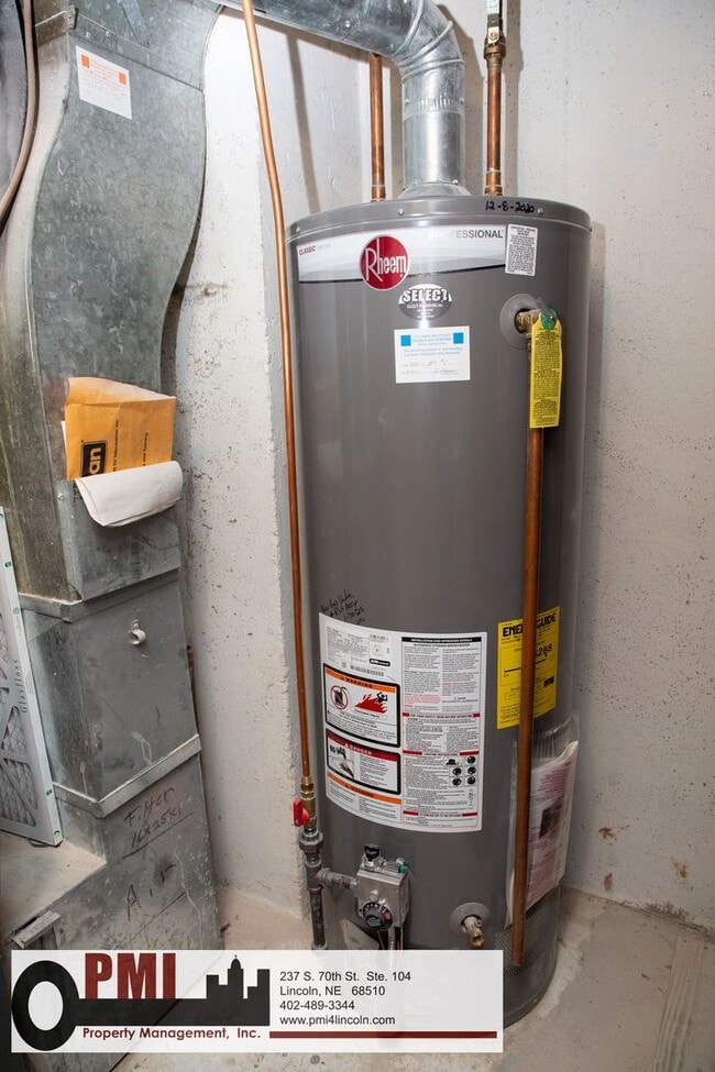 Building Photo - 820 S 38th St