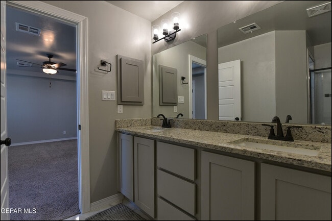 Building Photo - 600 Logwood Ave