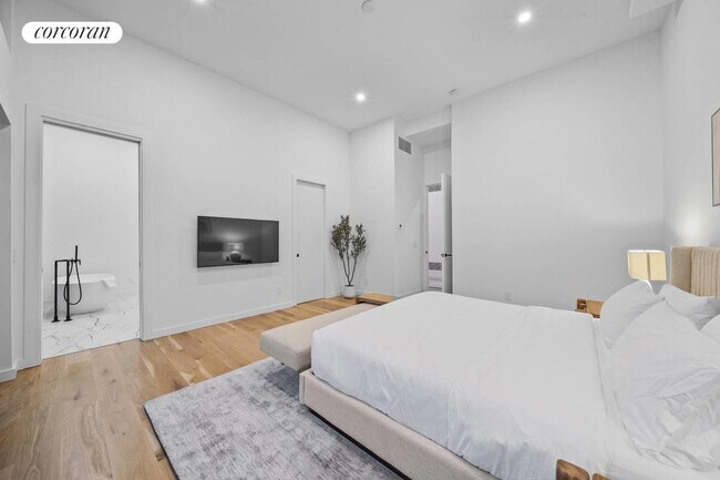 Building Photo - 21 S Edin St