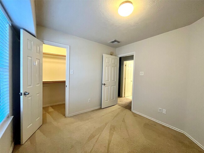 Building Photo - 6111 Morningshire Ln